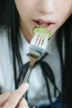 横内晶