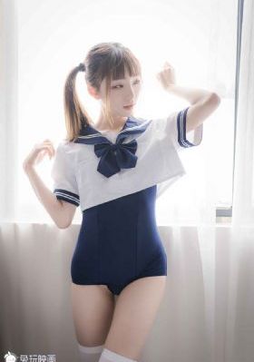 脱了她裙子摸进她的内裤亲吻网站