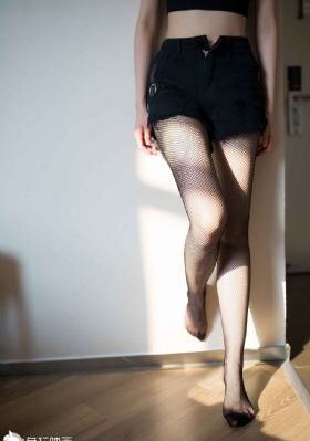 美女光屁屁露全身